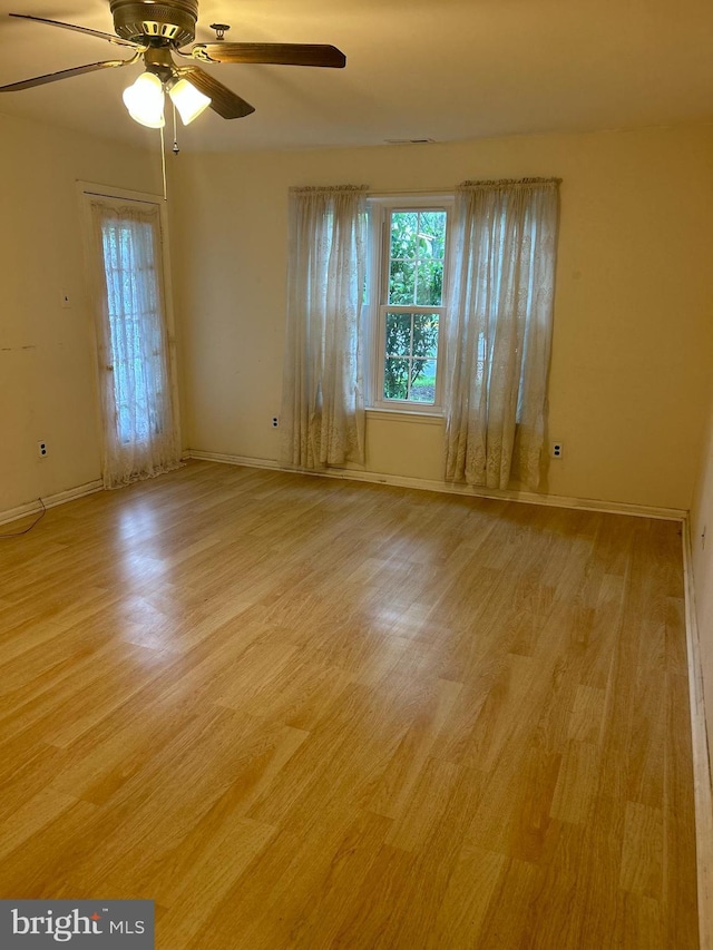 102 Stone Hurst Ct Unit 102, New Castle, DE 19720 - unfurnished room featuring light wood finished floors, a ceiling fan, and baseboards