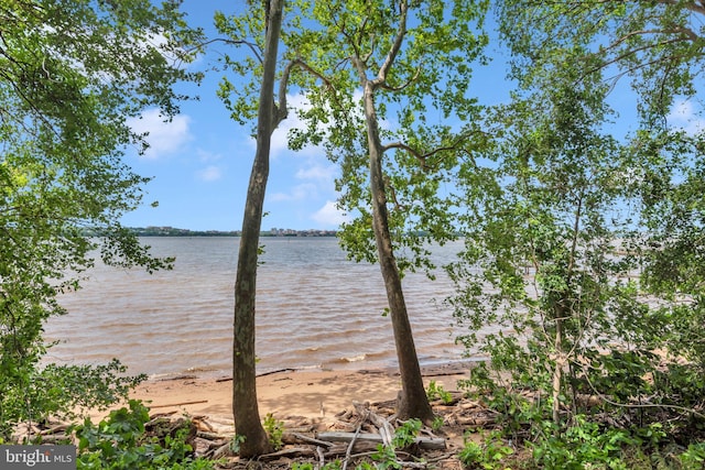 8220 Waterside Ct, Fort Washington, MD 20744 - water view