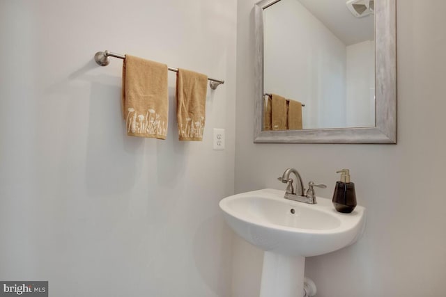 3402 Gentle Breeze Dr, Upper Marlboro, MD 20772 - bathroom featuring a sink
