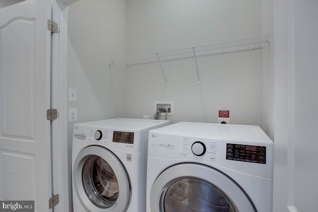 3402 Gentle Breeze Dr, Upper Marlboro, MD 20772 - laundry area featuring separate washer and dryer