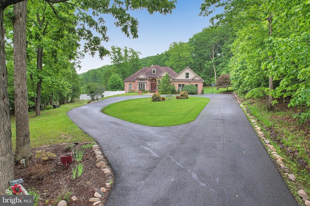 25 Mariner Ct, Ridgeley, WV 26753 - view of front facade featuring curved driveway, a front lawn, and a view of trees