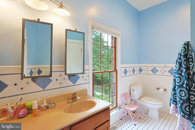 25 Mariner Ct, Ridgeley, WV 26753 - full bath featuring tile walls, tile patterned flooring, wainscoting, toilet, and vanity