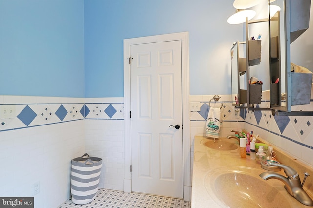 25 Mariner Ct, Ridgeley, WV 26753 - full bath with a sink, tile walls, a wainscoted wall, and tile patterned floors