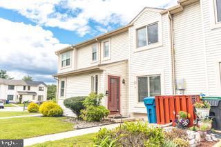 22 Erbitea Ln, New Castle, DE 19720 - townhome / multi-family property featuring a front lawn
