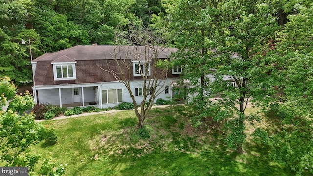 1236 Wood Rd, Hummelstown, PA 17036 - view of front facade featuring a gambrel roof, a shingled roof, a front lawn, a view of trees, and a chimney