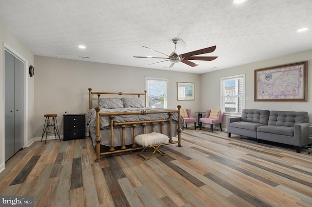 106 Lighthouse Dr, Hampton, VA 23664 - bedroom with wood finished floors, a textured ceiling, recessed lighting, baseboards, and ceiling fan