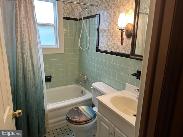 206 Taylor Rd, Wilmington, DE 19804 - bathroom with shower / bath combo with shower curtain, toilet, vanity, and tile walls