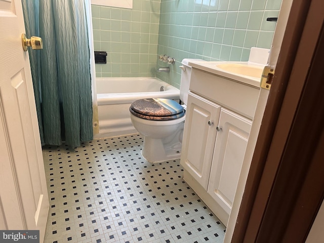 206 Taylor Rd, Wilmington, DE 19804 - full bathroom featuring toilet, vanity, tile walls, and  shower combination