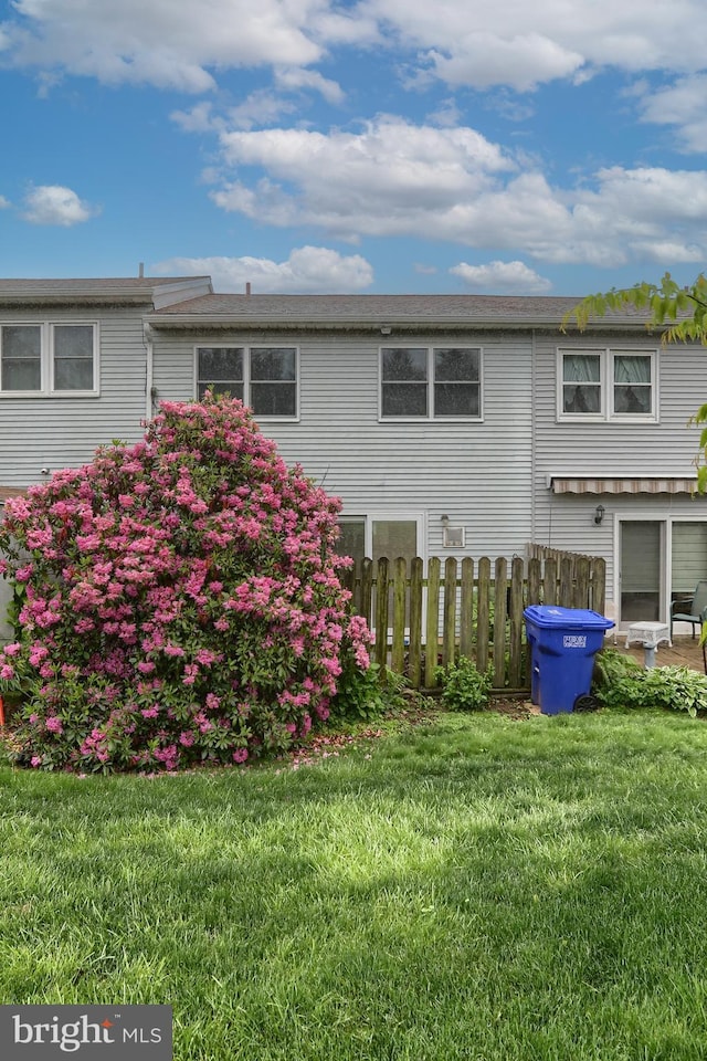 69 Drexel Pl, New Cumberland, PA 17070 - view of side of home