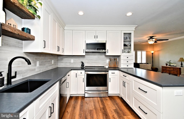 985 Jeffrey Dr, Southampton, PA 18966 - kitchen with stainless steel appliances, open shelves, a sink, a peninsula, and dark countertops