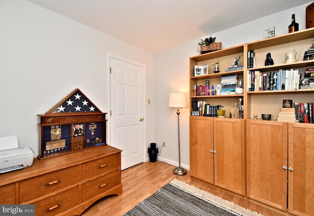 985 Jeffrey Dr, Southampton, PA 18966 - sitting room featuring light wood-type flooring and baseboards