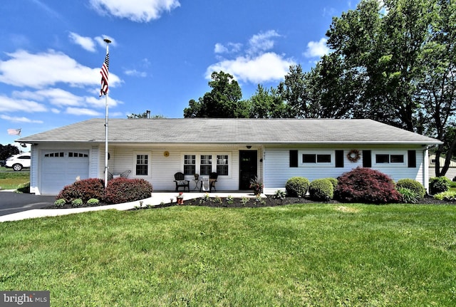 985 Jeffrey Dr, Southampton, PA 18966 - single story home with an attached garage, a front yard, and driveway