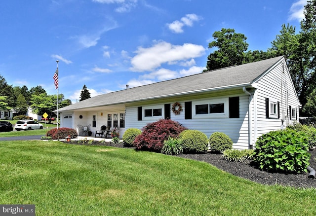 985 Jeffrey Dr, Southampton, PA 18966 - single story home with a front lawn and a patio area