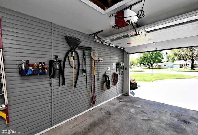 985 Jeffrey Dr, Southampton, PA 18966 - garage with a garage door opener