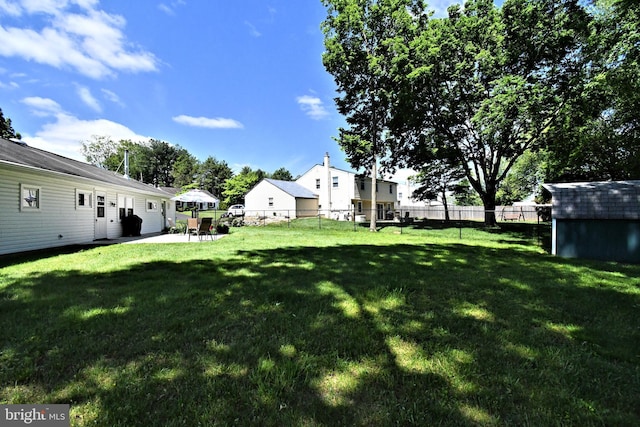 985 Jeffrey Dr, Southampton, PA 18966 - view of yard with a patio