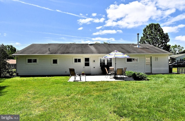 985 Jeffrey Dr, Southampton, PA 18966 - back of property with a patio area and a yard