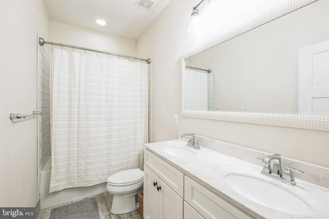 166 Nutwell Rd, Deale, MD 20751 - bathroom featuring toilet, double vanity, shower / bath combination with curtain, and recessed lighting
