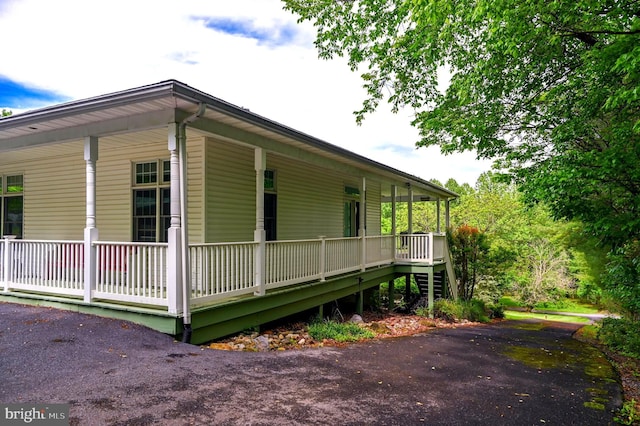 170 Vaughndom Way, Martinsburg, WV 25404 - view of side of property featuring a porch