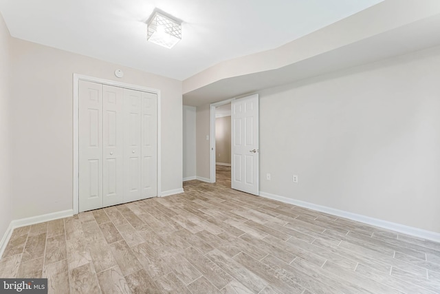 21934 Windover Dr, Broadlands, VA 20148 - unfurnished bedroom featuring light wood finished floors, baseboards, and a closet
