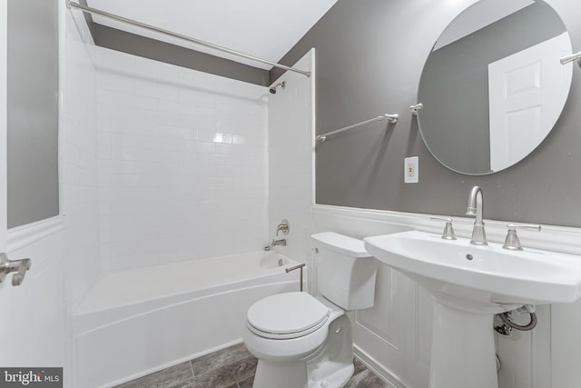 21934 Windover Dr, Broadlands, VA 20148 - full bath featuring toilet and bathtub / shower combination