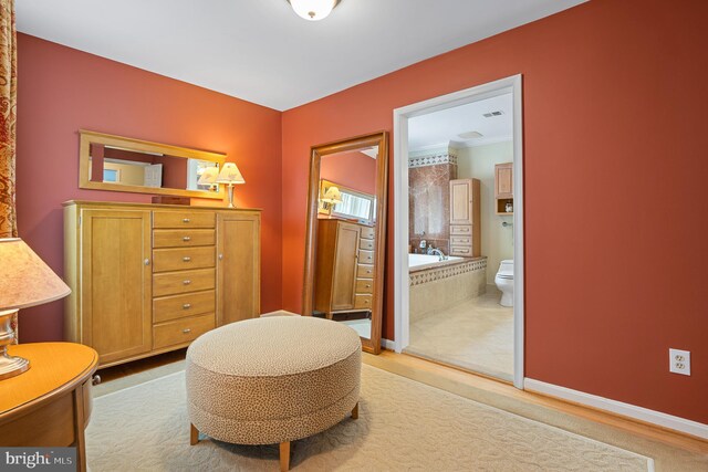 9020 Old Dominion Dr, Mclean, VA 22102 - living area featuring light wood finished floors and baseboards