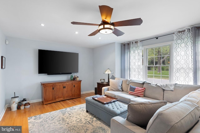 207 Wilshire Ln, Newark, DE 19711 - living area with a ceiling fan, baseboards, light wood-style floors, and recessed lighting