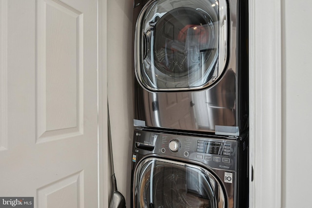 300 15th St SE, Washington, DC 20003 - laundry room with estacked washer and dryer