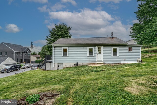 227 Elizabeth Ave, Baltimore, MD 21225 - back of house featuring a yard