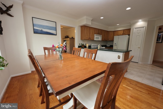 508 Limerick Cir Unit 402, Lutherville Timonium, MD 21093 - dining space with crown molding, light wood-type flooring, baseboards, and recessed lighting