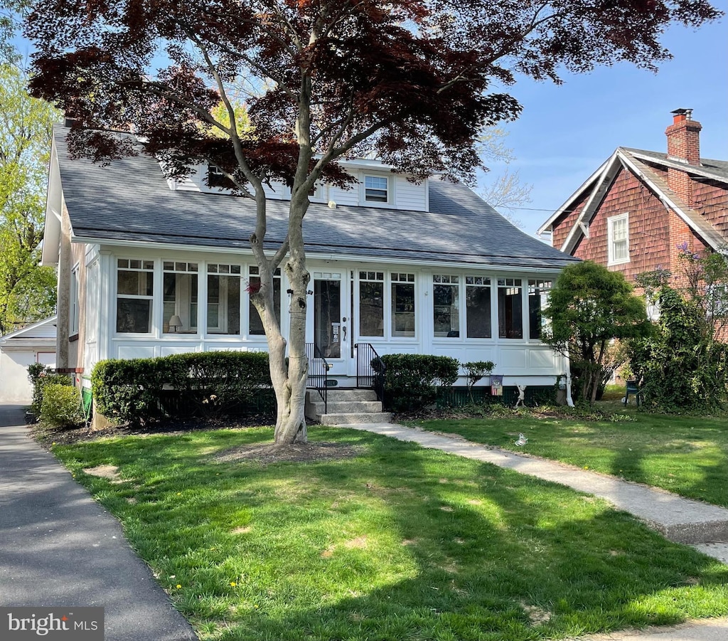 1924 Juniata, Norristown, PA 19403 - bungalow-style home with roof with shingles, a front lawn, and entry steps
