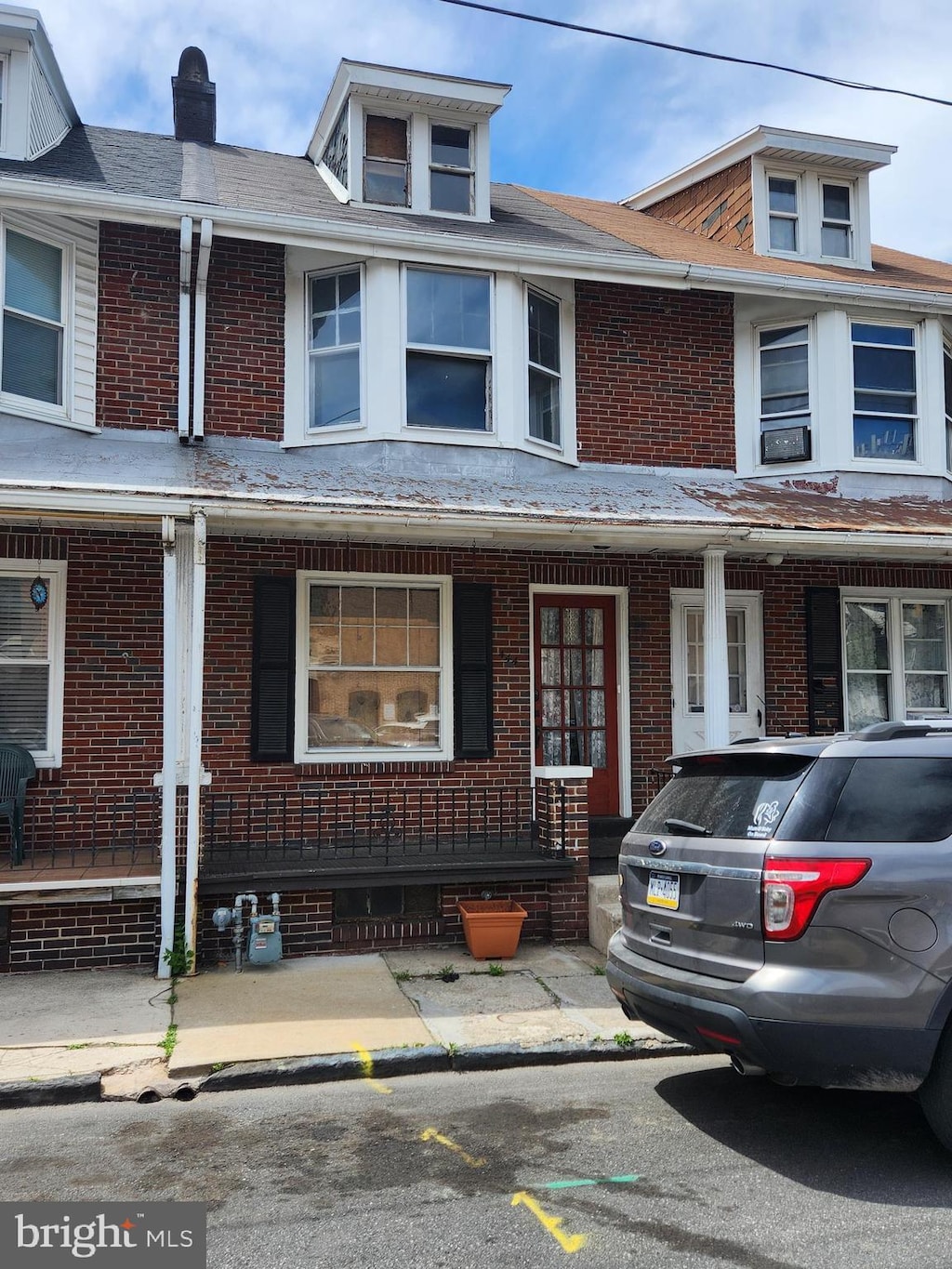 444 Moss St, Reading, PA 19604 - multi unit property with brick siding and covered porch