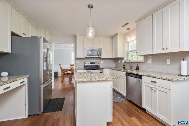 1902 English Oaks Cir N, Charlottesville, VA 22911 - kitchen with stainless steel appliances, a sink, a kitchen island, decorative backsplash, and dark wood-style floors