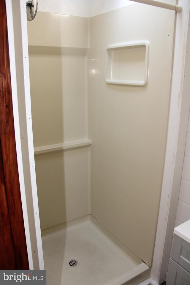 5077 Lincoln Hwy W, Thomasville, PA 17364 - full bathroom featuring a shower stall and vanity