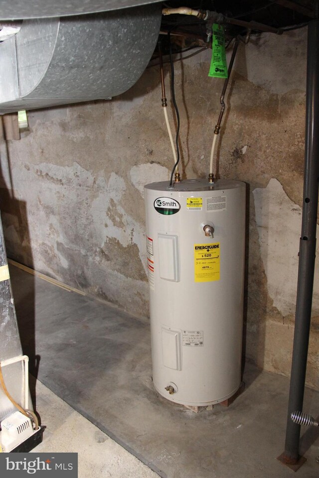 5077 Lincoln Hwy W, Thomasville, PA 17364 - utility room featuring water heater