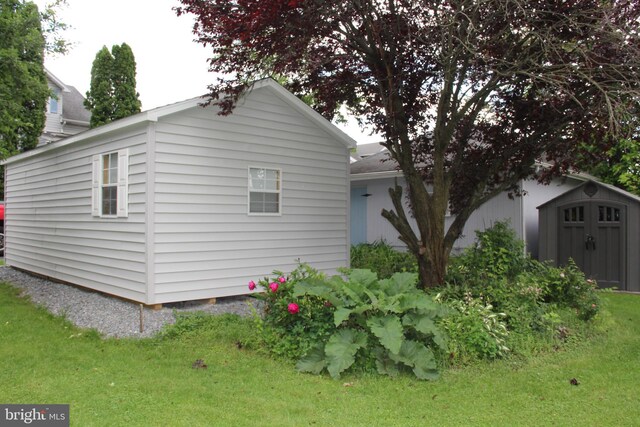 5077 Lincoln Hwy W, Thomasville, PA 17364 - view of front of house with a front yard