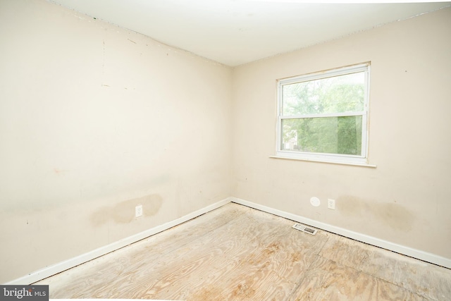 4 Corvas Ct, Sewell, NJ 08080 - empty room with baseboards