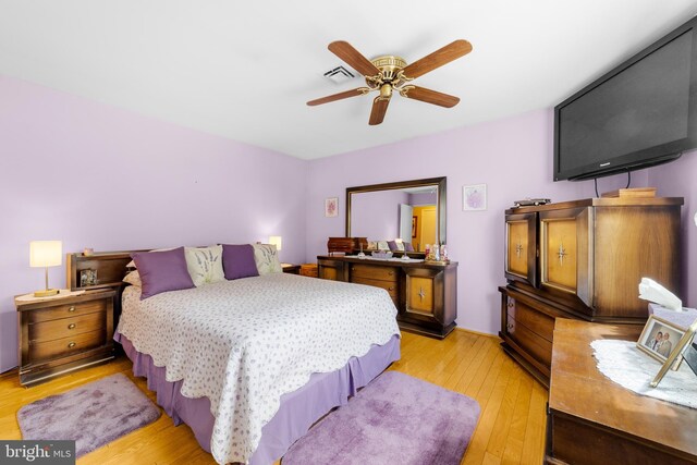 29 Sheffield Pl, Southampton, NJ 08088 - bedroom with light wood-style floors and a ceiling fan