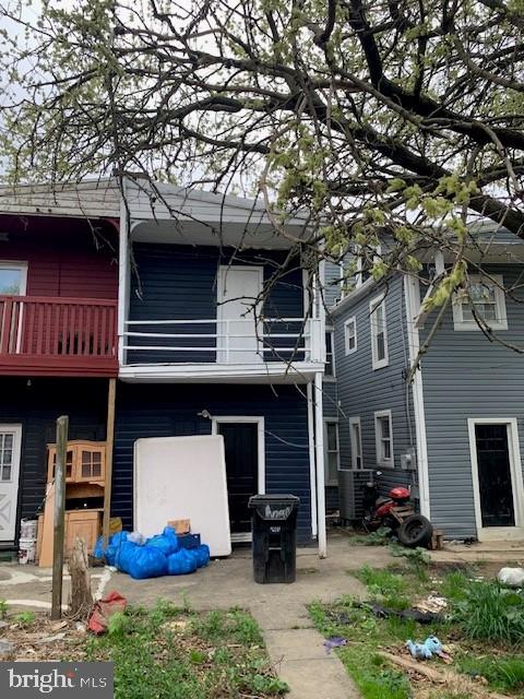 1632 Park St, Harrisburg, PA 17103 - back of property featuring a balcony