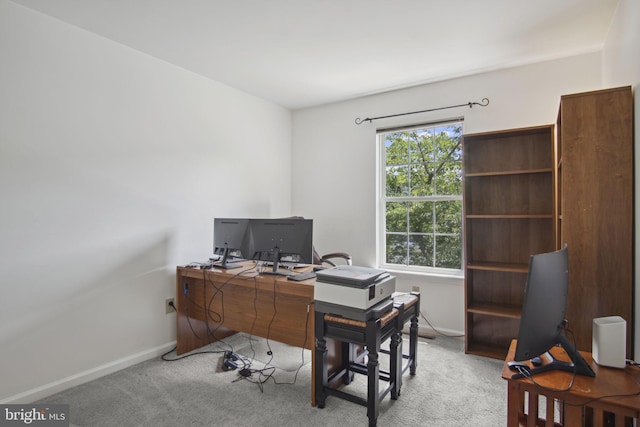 204 Fawn Rdg N, Harrisburg, PA 17110 - home office with light carpet and baseboards