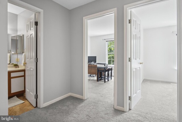 204 Fawn Rdg N, Harrisburg, PA 17110 - hall with carpet and a desk
