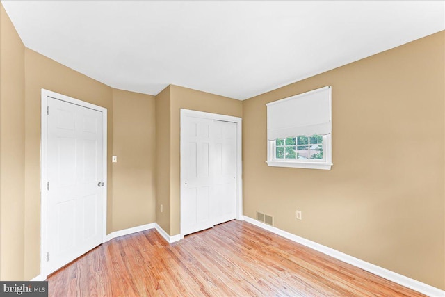 242 Pennwood St, Newark, DE 19713 - unfurnished bedroom with baseboards, light wood-style flooring, and a closet
