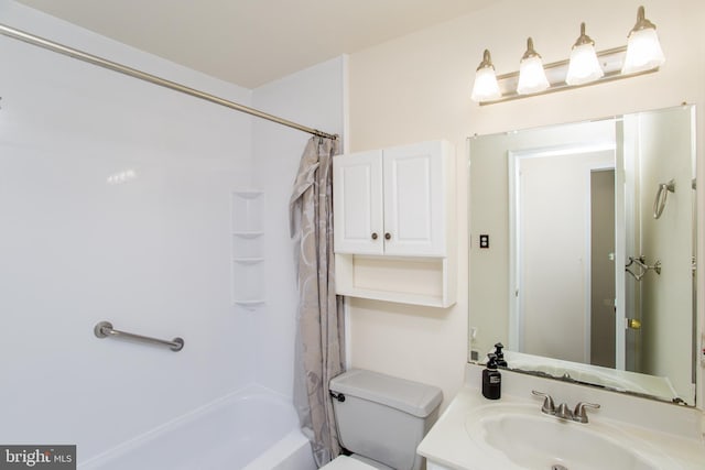 144 Carousel Cir, Doylestown, PA 18901 - bathroom featuring toilet, shower / bath combo, and vanity