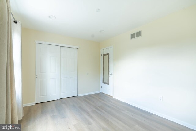 2331 Cambridge Cir, Hatfield, PA 19440 - unfurnished bedroom with wood finished floors, a closet, baseboards, and recessed lighting