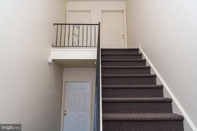 355 Norris Hall Ln Unit 355, Jeffersonville, PA 19403 - stairs with baseboards