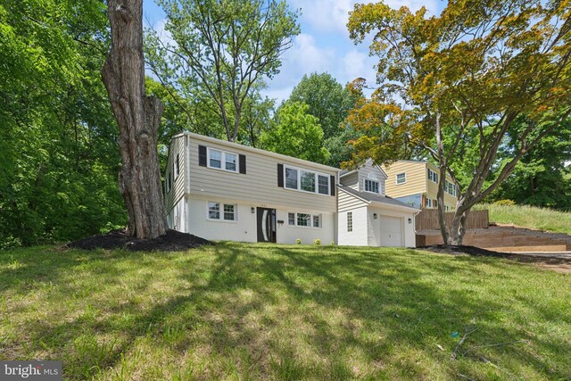 3521 Forestdale Ave, Woodbridge, VA 22193 - colonial-style house with a front yard