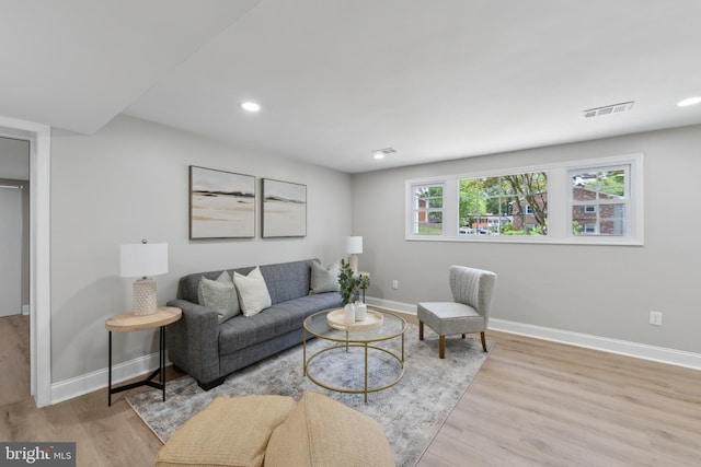 3521 Forestdale Ave, Woodbridge, VA 22193 - living room featuring baseboards, wood finished floors, and recessed lighting