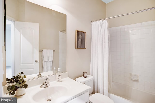 2505 Basin View Ln, Woodbridge, VA 22191 - full bathroom with vanity, toilet, and shower / bathtub combination with curtain