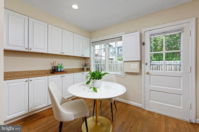417 Gibbon St, Alexandria, VA 22314 - dining room featuring light wood finished floors, baseboards, and recessed lighting