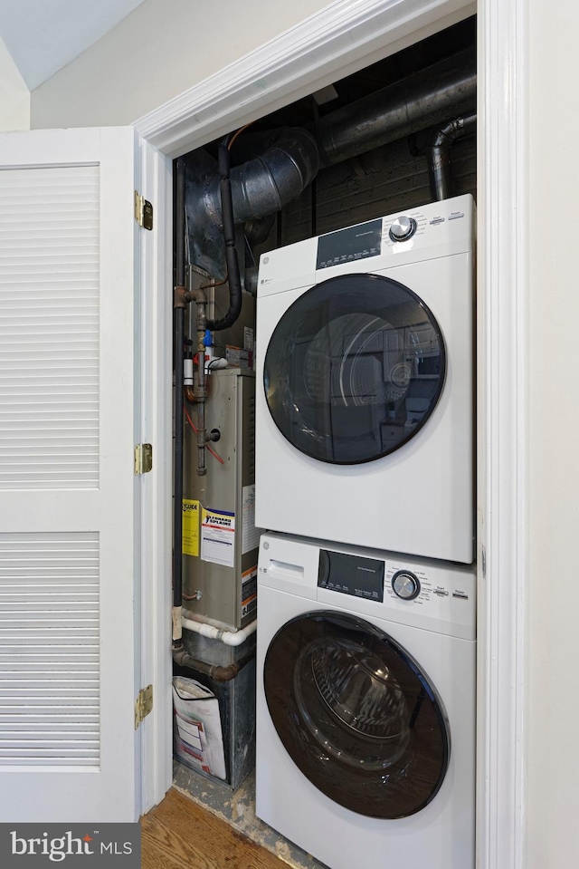 417 Gibbon St, Alexandria, VA 22314 - laundry area with stacked washing machine and dryer