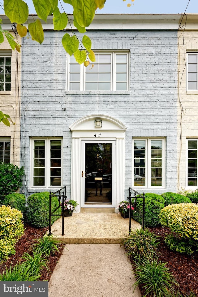 417 Gibbon St, Alexandria, VA 22314 - entrance to property featuring brick siding